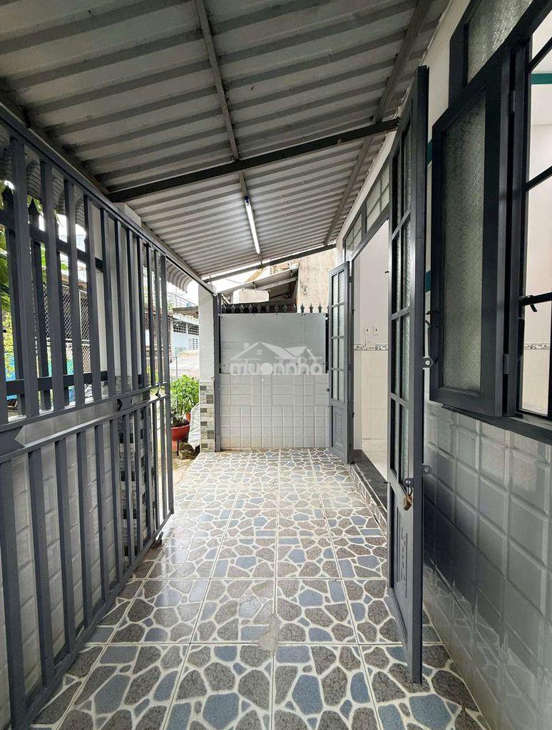 Nhà cấp 4 có 3 phòng ngủ (có phòng ngủ dưới) 450tr có sổ giáp hóc môn - 3