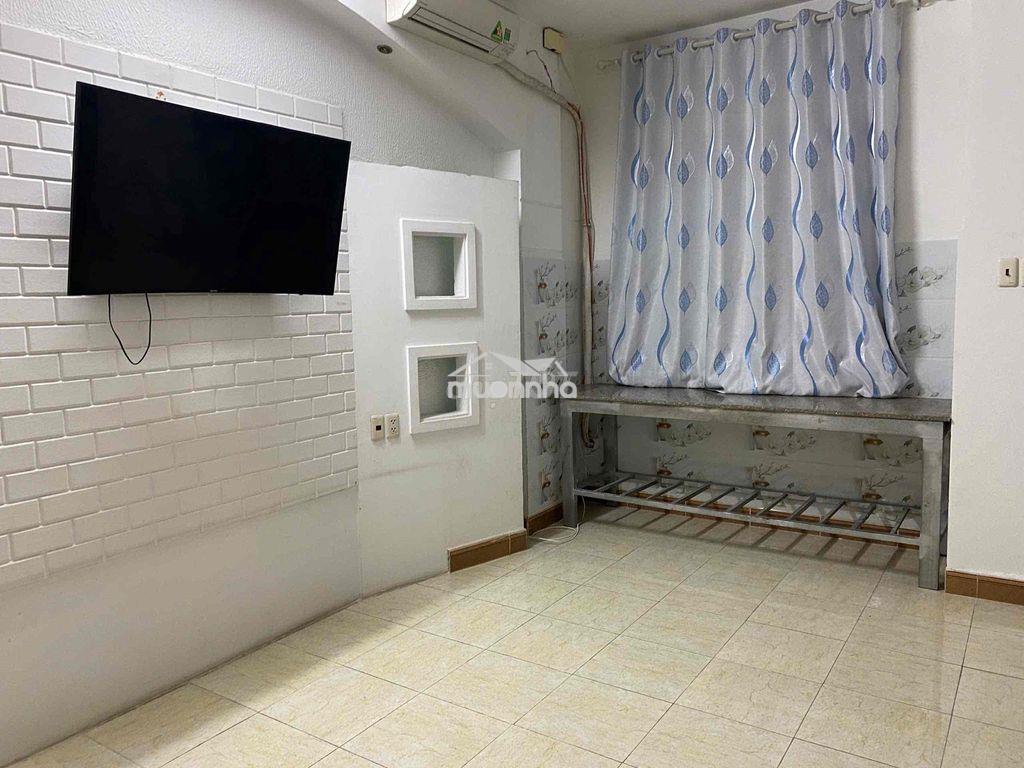 Phòng riêng q8 ban công lớn 50m2 - Ảnh 2