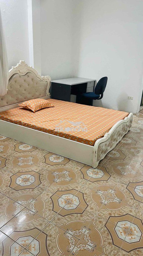 Nhà mẹ mihiện có 1 căn nhà cấp 4 rộng 35 m mét vuông có sân và mái hiê - Ảnh 2