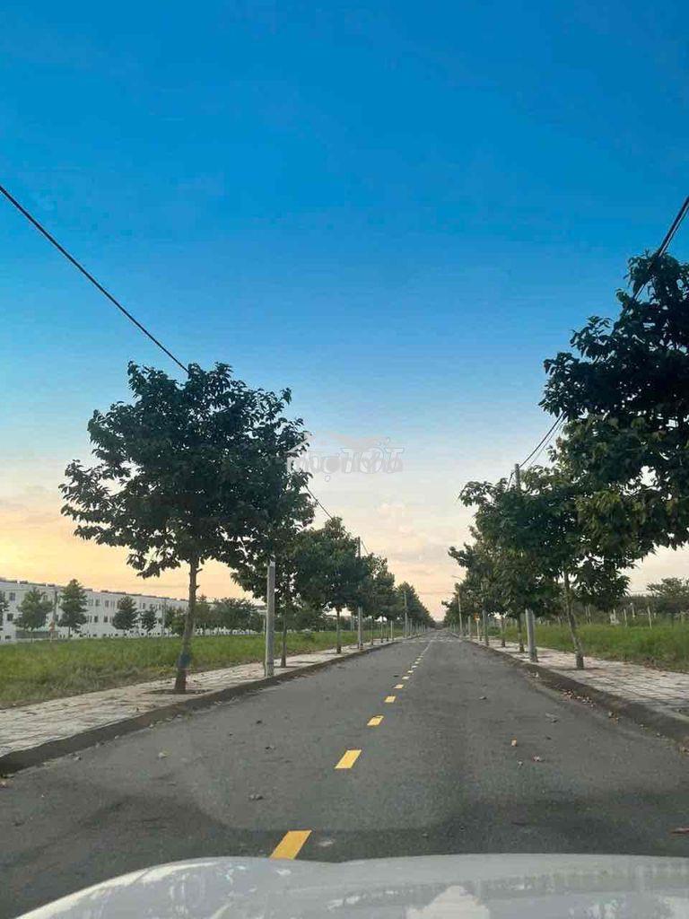 Cần bán gấp lô đất về cali ở với con