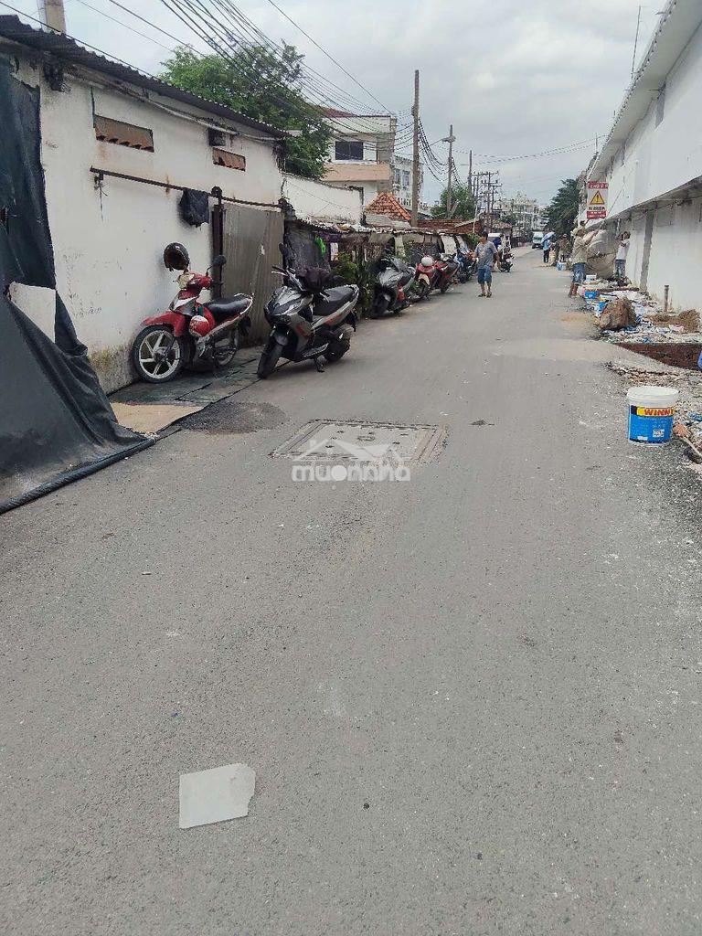 Cần bán gấp kiot mt  5m × 12m, đường xe hơi, kdbb ok