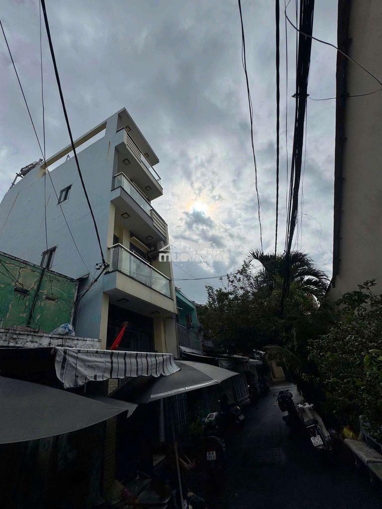 Dg xe tải thông
ngang 3m5 nở hậu dài 10m
1 trệt 3 lầu nhà mới