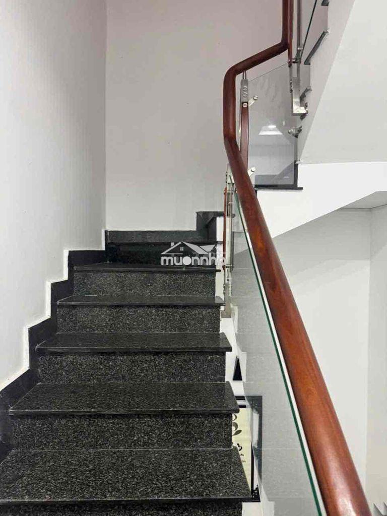 Nhà đẹp khu đồng bộ 8m có chỗ đậu xe hơi giá 12 triệu - Ảnh 3