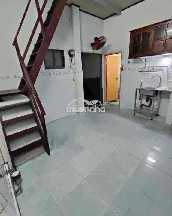 Nhà 1 trệt 1 lầu có máy lạnh cách mạng tháng tám q3