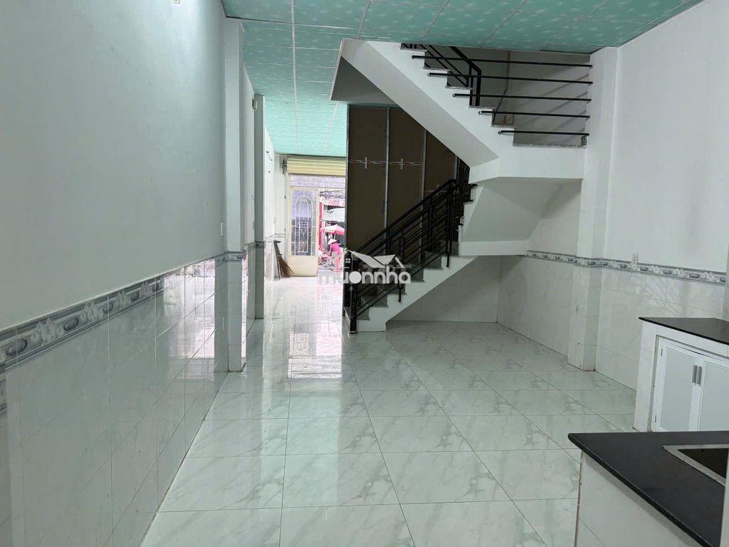 Nhà mặt đường kinh doanh đông đúng - nhà đẹp 1 lầu 2 phòng - Ảnh 3