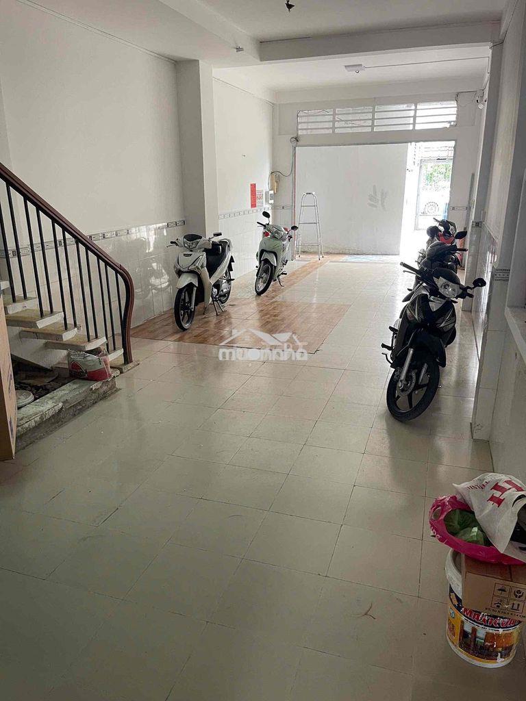Cho thuê phòng tầng trệt 40m2 có sân riêng, 2 phòng ngủ nội thất sẵn