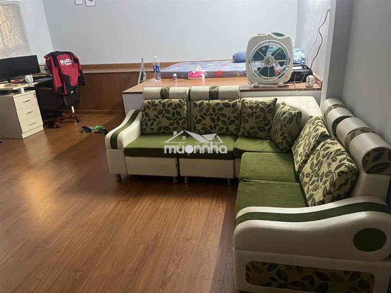 Phong rông rãi thoáng mát có cửa sổ có máy lạnh khu an ninh