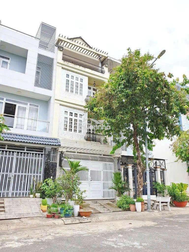 Nhà đầy đủ nội thất 1 trệt 3 lầu 5x18m 3 phòng khu phú mỹ phạm hữu lầu