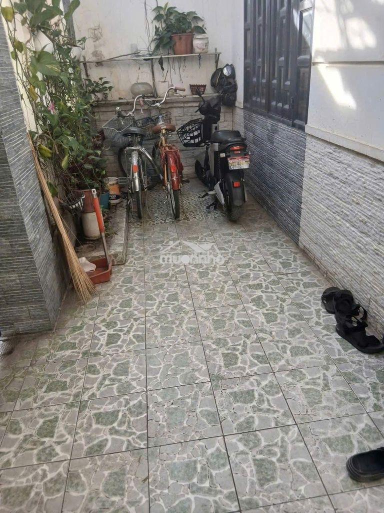 Nhà nguyên căn đẹp, nhiều ánh sáng tự nhiên, không gian sống thoải mái