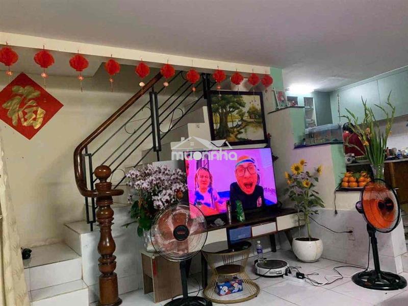 Cho thuê nhà đã lên full đồ.  hẽm nhánh cao lỗ. dt 6x8. giá 9tr5.