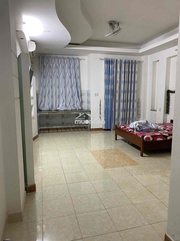 Phòng riêng q8 ban công lớn 50m2