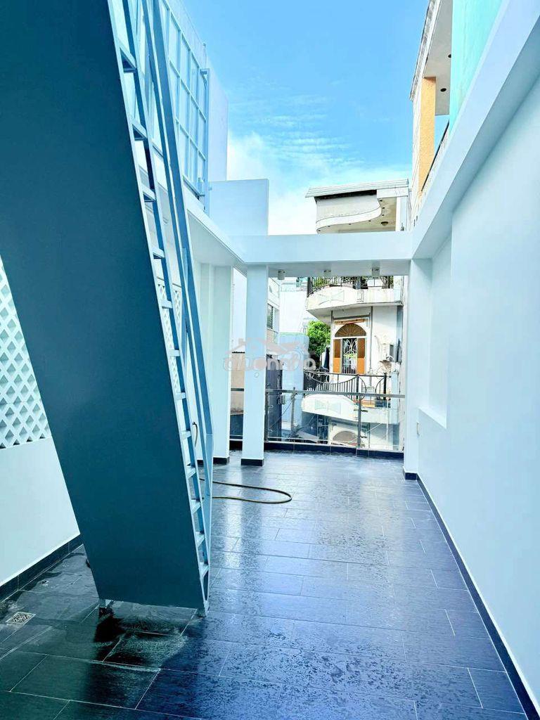 Nhà mặt tiền đường xe hơi tận cửa nhà - Ảnh 3