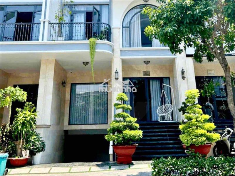 Cho thuê văn phòng, vạn phúc city 11 triêu, có nội thất văn phòng