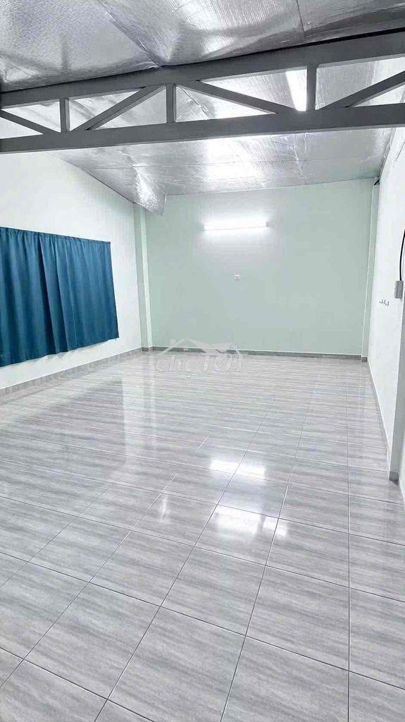 Hẻm 6m nhựa tây thạnh. kho giá rẽ 8x18m trệt lững đúc. - Ảnh 2