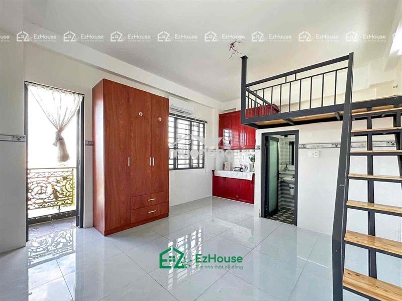 Cho thuê duplex ban công riêng siêu rộng, ngã tư bốn xã