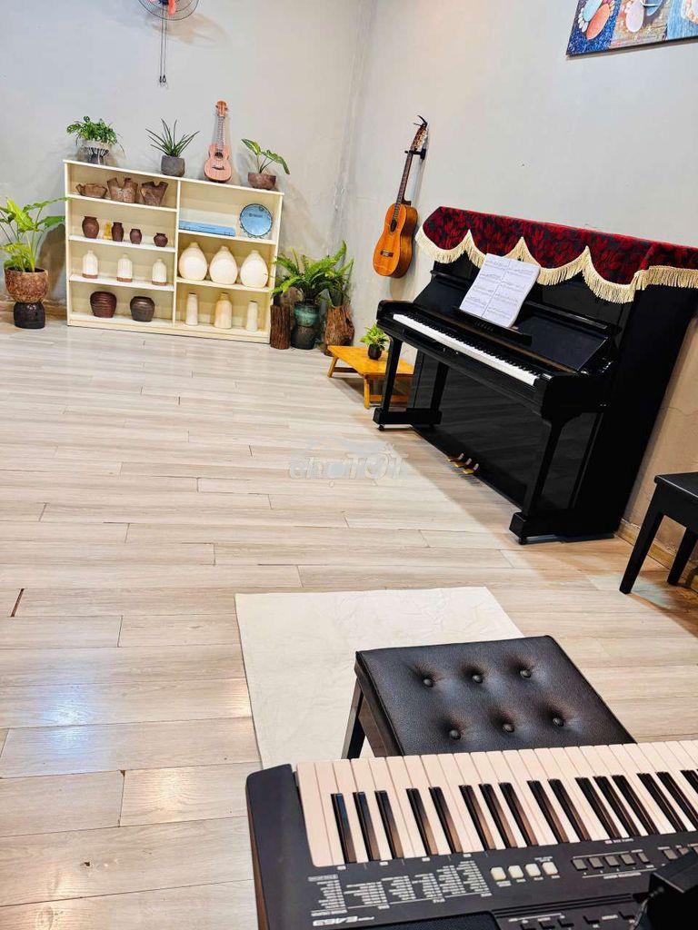 Chi thuê phòng dạy/tập đàn piano