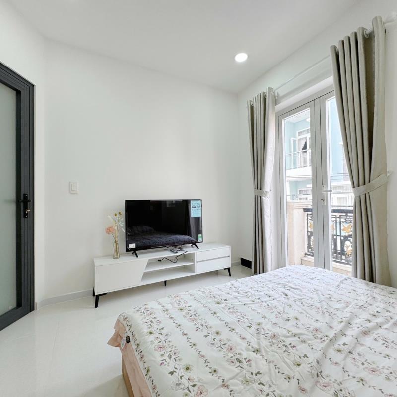 Cho thuê căn hộ ngay công viên hoàng văn thụ gần ngã tư bảy hiền thuận tiện di chuyển trung tâm ban công siêu thoáng