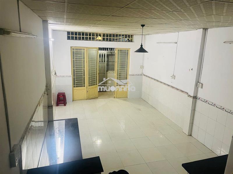Nhà cho thuê giá rẻ, vô ở liền, gần đường trường chinh.