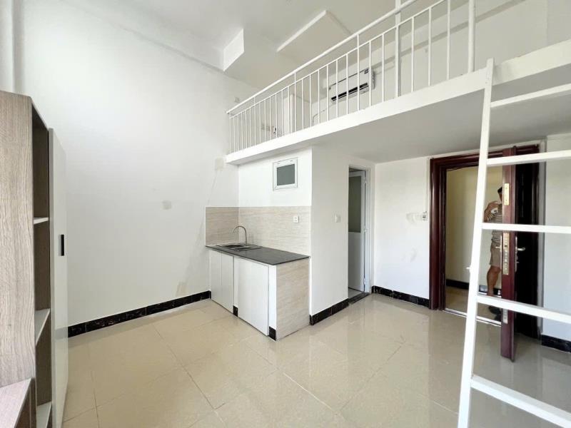 Duplex rộng 40m2_gác cao_thang máy_đi bộ qua đại học văn lang_emart_vincom_dương quảng hàm 