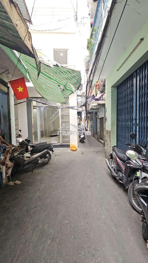 Nhà 2 lầu đúc hẻm thông thoáng khu trung tâm tp