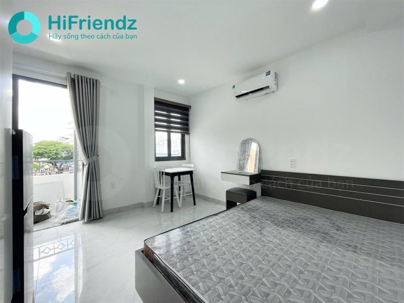 Cho thuê căn hộ ban công gần ngã tư hàng xanh full nội thất