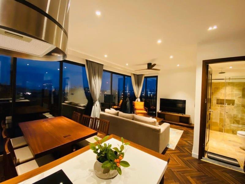 Cho thuê chdv 1pn - 50m2 có ban công tone ấm nội thất gỗ - ngay tại nơ trang long, bình thạnh gần chợ bà chiểu và giáp với quận 1, phú nhuận