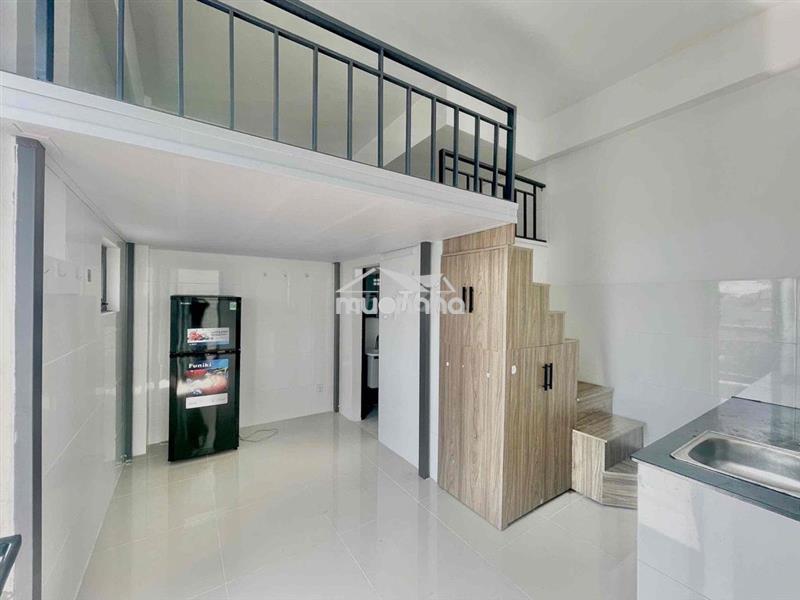 Duplex ban công thoáng mát ngay cv làng hoa