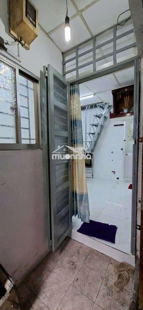 Nhà sạch sẻ có máy lạnh và quạt vô ở liền  - Ảnh 2