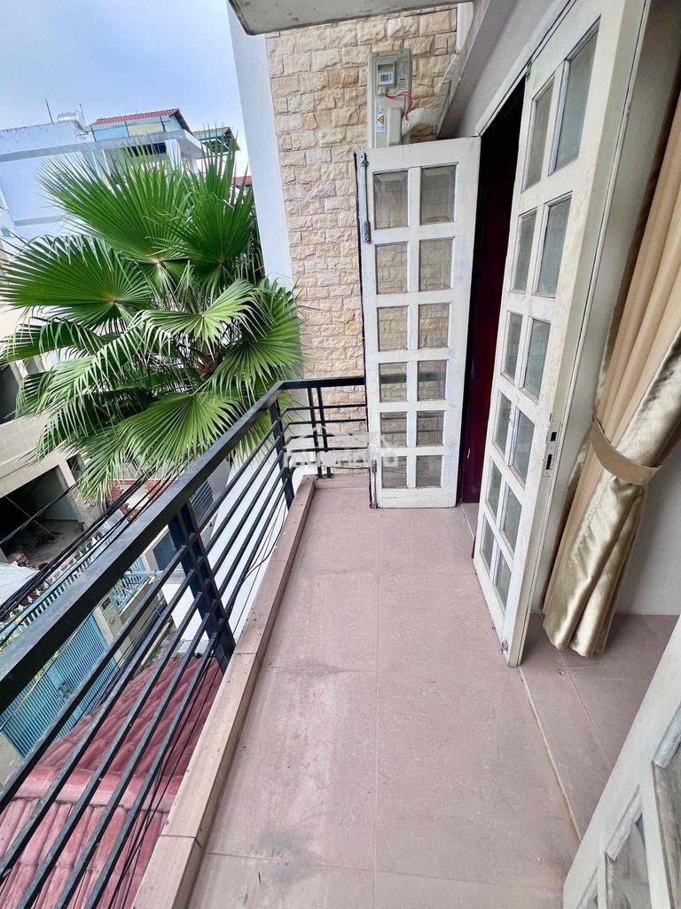 Siêu phẩm 2pn bancol giá rẻ mới trung tâm q4