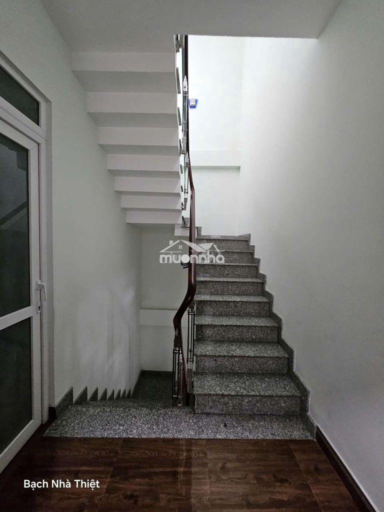 Nhà nguyên căn, cách đường lớn 30 m - Ảnh 4