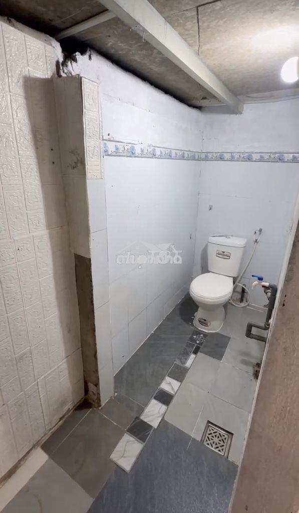 Nhà nguyên căn, 4m x 5m,1 lửng , 1wc, nhà trống suốt, hẻm 2m hậu giang - Ảnh 4