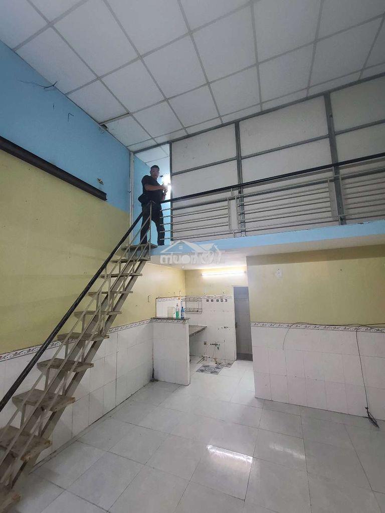 Nhà sạch sẽ,dt4,5*9m,2pn,gác đúc lững,phòng trên rất rộng,gần chợ - Ảnh 2