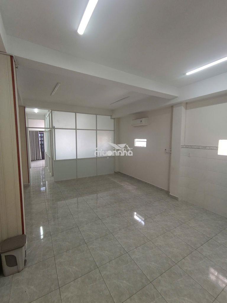Văn phòng cho thuê mặt tiền đường cộng hòa đối diện sân bay gần etown - Ảnh 2
