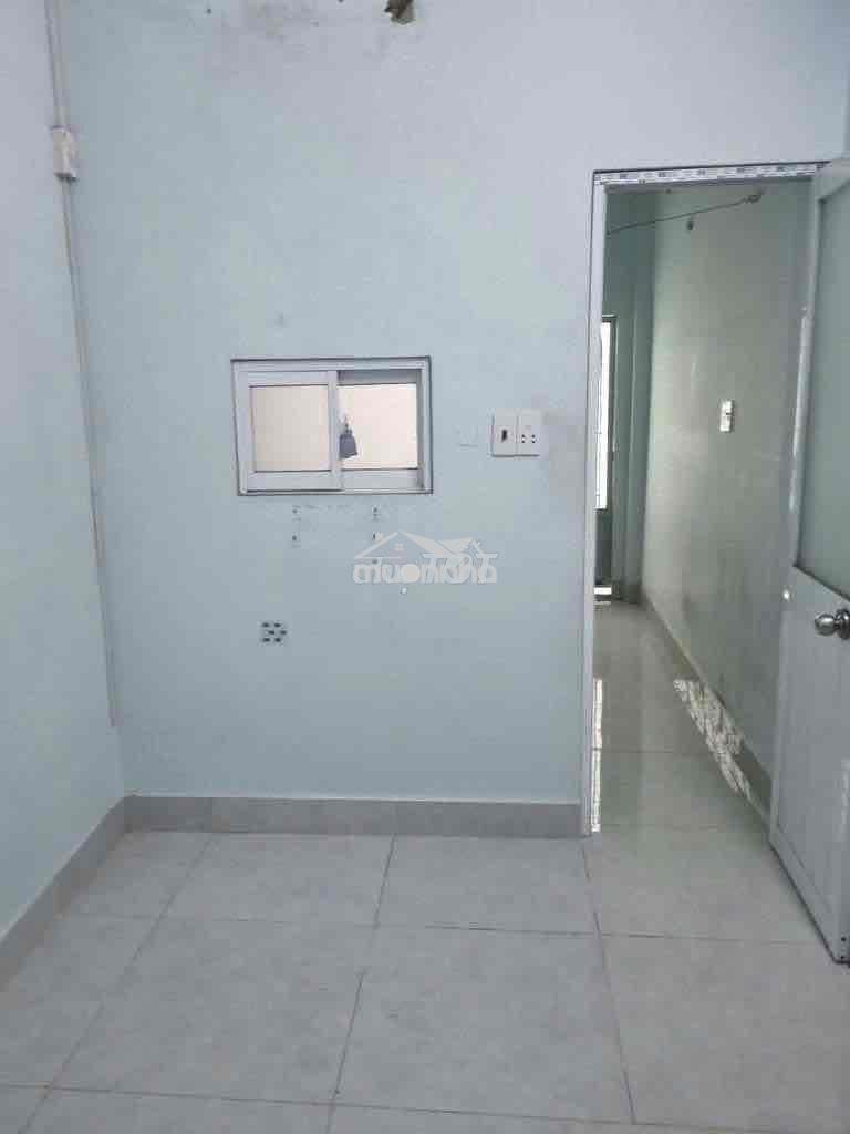Nhà thuê hẻm 536// âu cơ f 10 tân bình dt 2,5x8m 1 lầu đúc + gác lửng