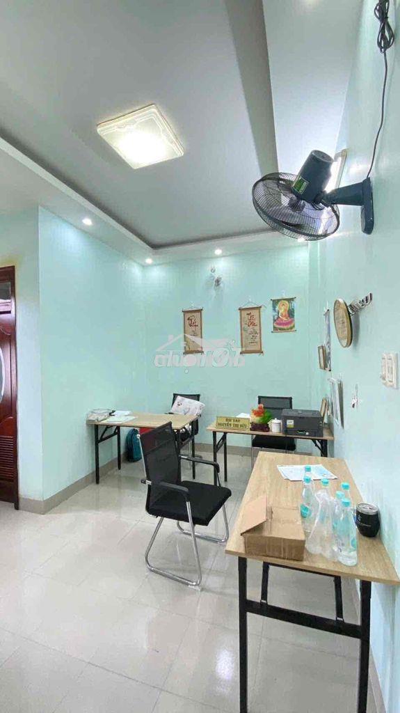 Cho thuê văn phòng,sẵn bàn ghế máy lạnh,phước long a,q9