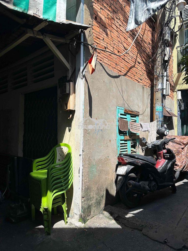 Bán gấp nhà cấp bốn :4,5x5,5 hẻm 266,tôn đản,p.8,q4(củ)