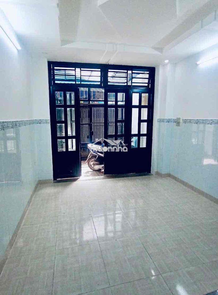 Nhà rộng, giá bình dân, 1 trệt 1 lầu, sân để xe trồng cây ở và lv ok - Ảnh 2
