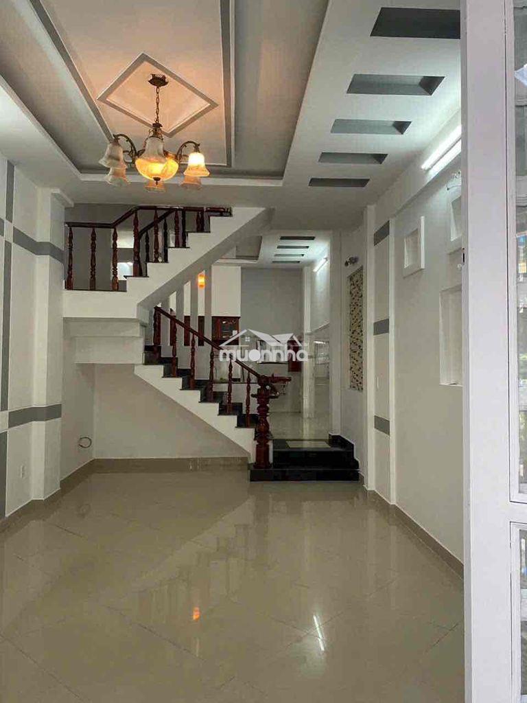 Cho thuê nhà nguyên căn giáp ngã tư ga