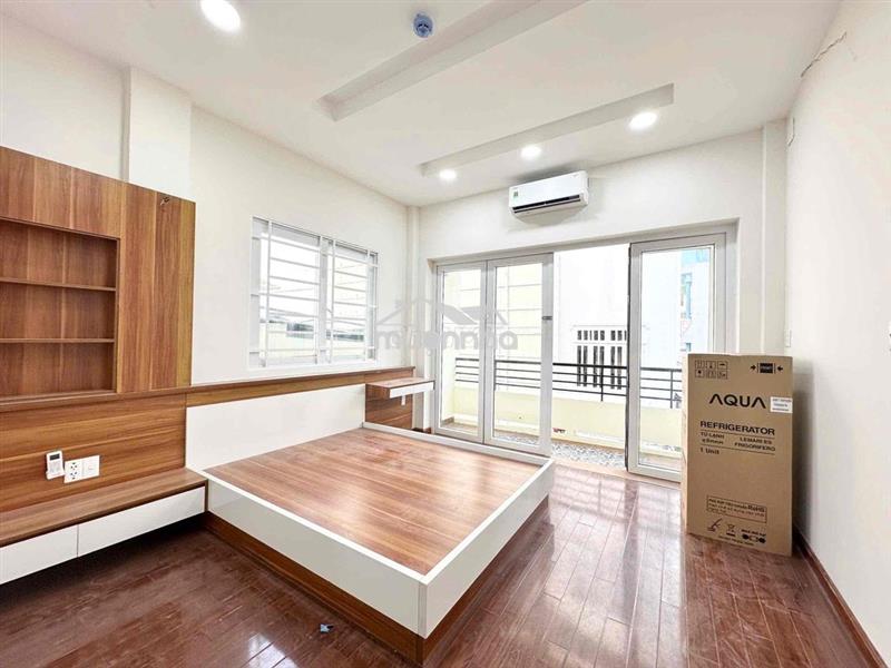 Phòng ban công mới 100% full nội thất phan xích long gần bờ kè, q1