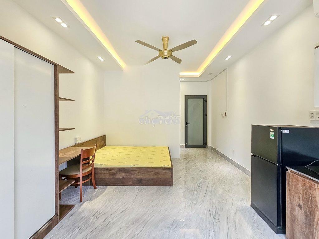 Căn hộ có ban công, cửa sổ, phòng rộng, đủ nội thất ngay quận 7 - Ảnh 4