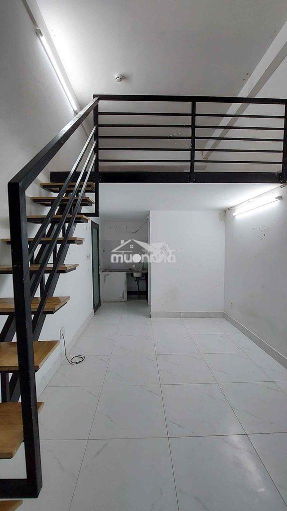 Phòng gác có chỗ phơi đồ riêng cách đh ufm 1km