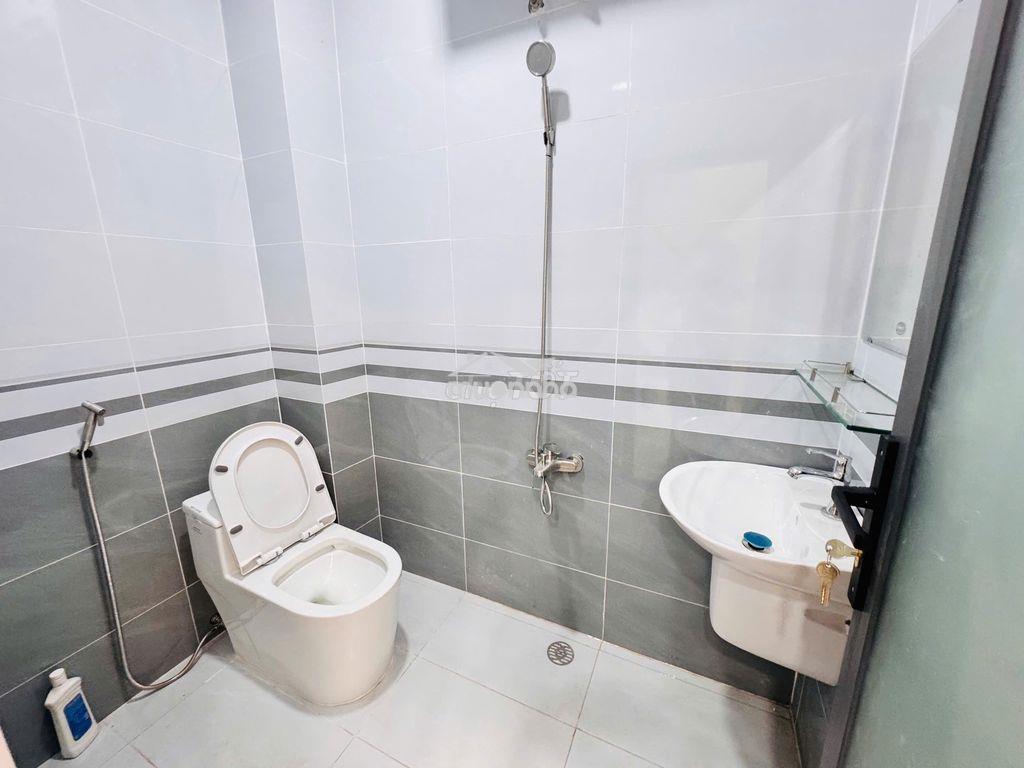 Cho thuê nhà hẻm 5m lạc long quân 6x12 2 tầng giá  12tr hẻm xe hơi - Ảnh 4