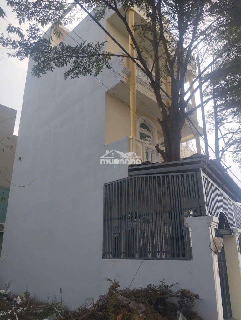 Nhà 1 trệt,2 lầu 1 xẹt nguyễn thị tư,phú hữu giá 7,5tr/tháng
