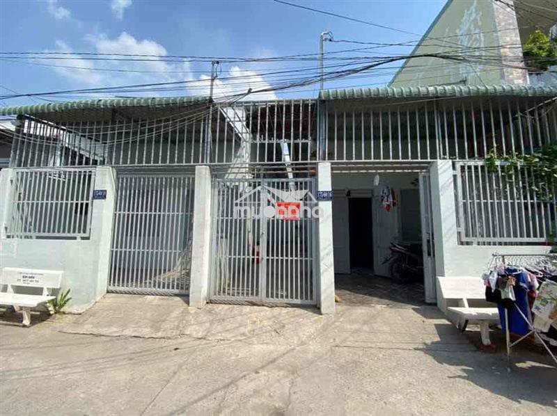 Nhà cấ 4 có gác đúc,cổng riêng