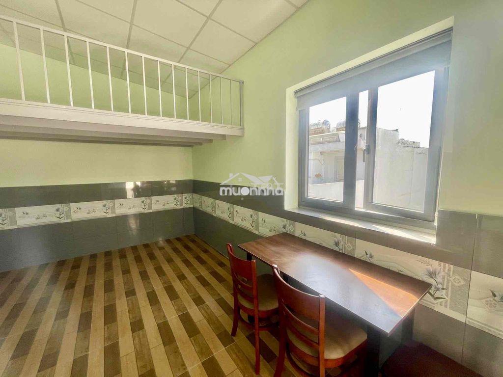 Duplex cửa sổ trời bên khu intresco ở liền giá 4tr tách bếp rộng rãi - Ảnh 2