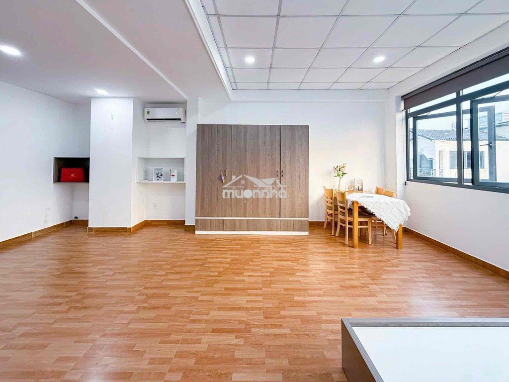 Studio cửa sổ trời ngay hoàng quốc việt - Ảnh 2