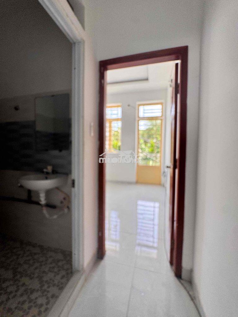 🏡 Cho thuê nhà nguyên căn 3 tầng – hẻm xe hơi - 4 phòng ngủ - giá 8tr - Ảnh 2