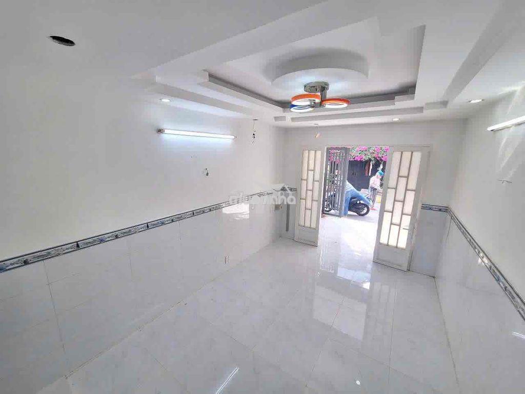 Nhà mới 2l + st 4 phòng 8 triệu 3.2x 13m hẻm ô tô gần bệnh viện nhà bè - Ảnh 2