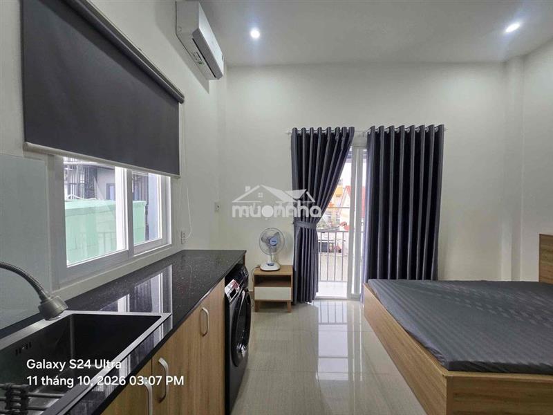 Phòng ban công mới xây ngay phú mỹ hưng