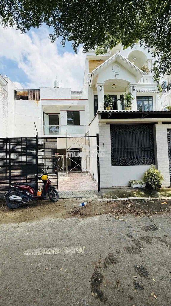 Nhà hà huy giáp. trệt lầu 3pn 2wc. sân xe hơi